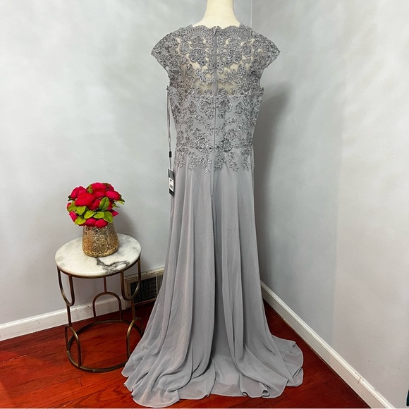 La Femme Silver Embroidered & Embellished Cap Sleeve Gown- New With Tag -Reemoly - Picture 12 of 17
